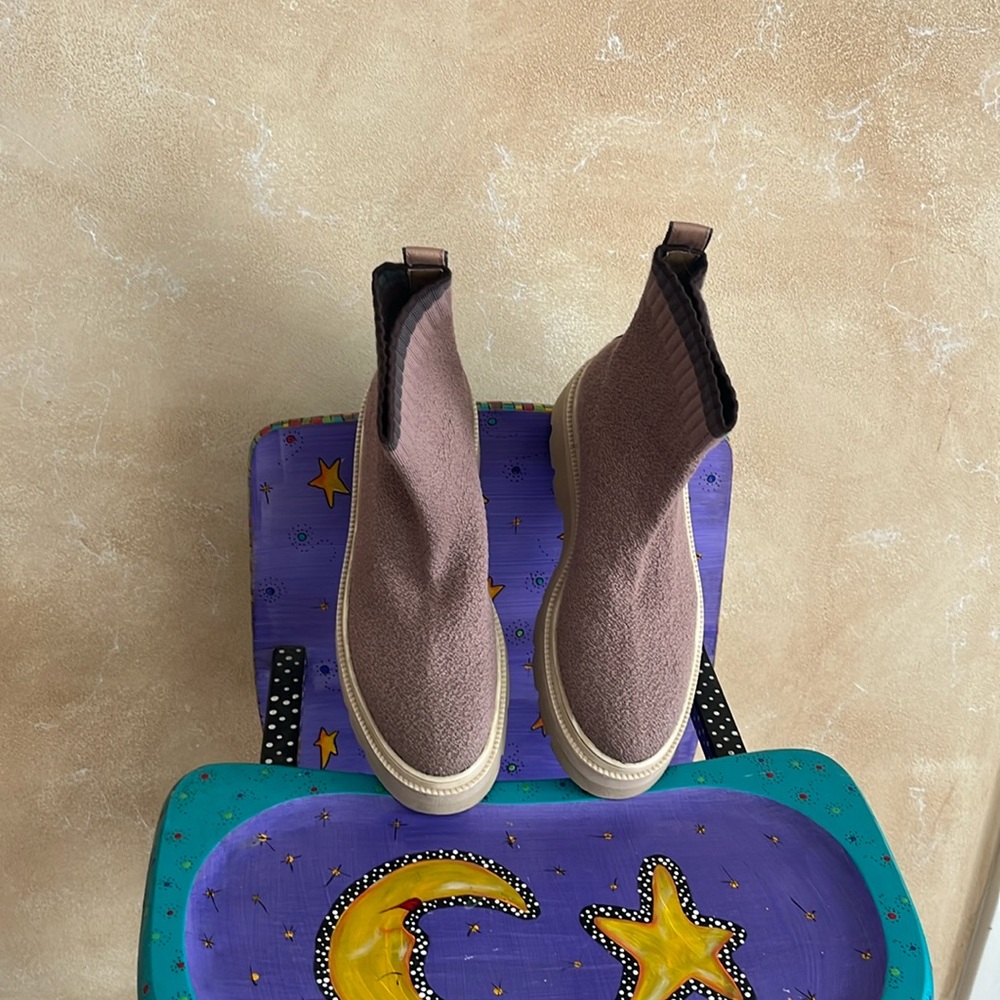 Sofft stretch ankle booties… ADORABLE!